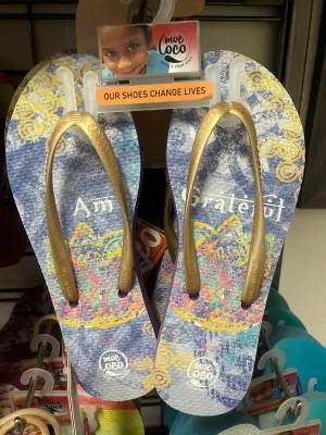 MOE LOCO BE GRATEFUL FLIP FLOPS - gold/purple