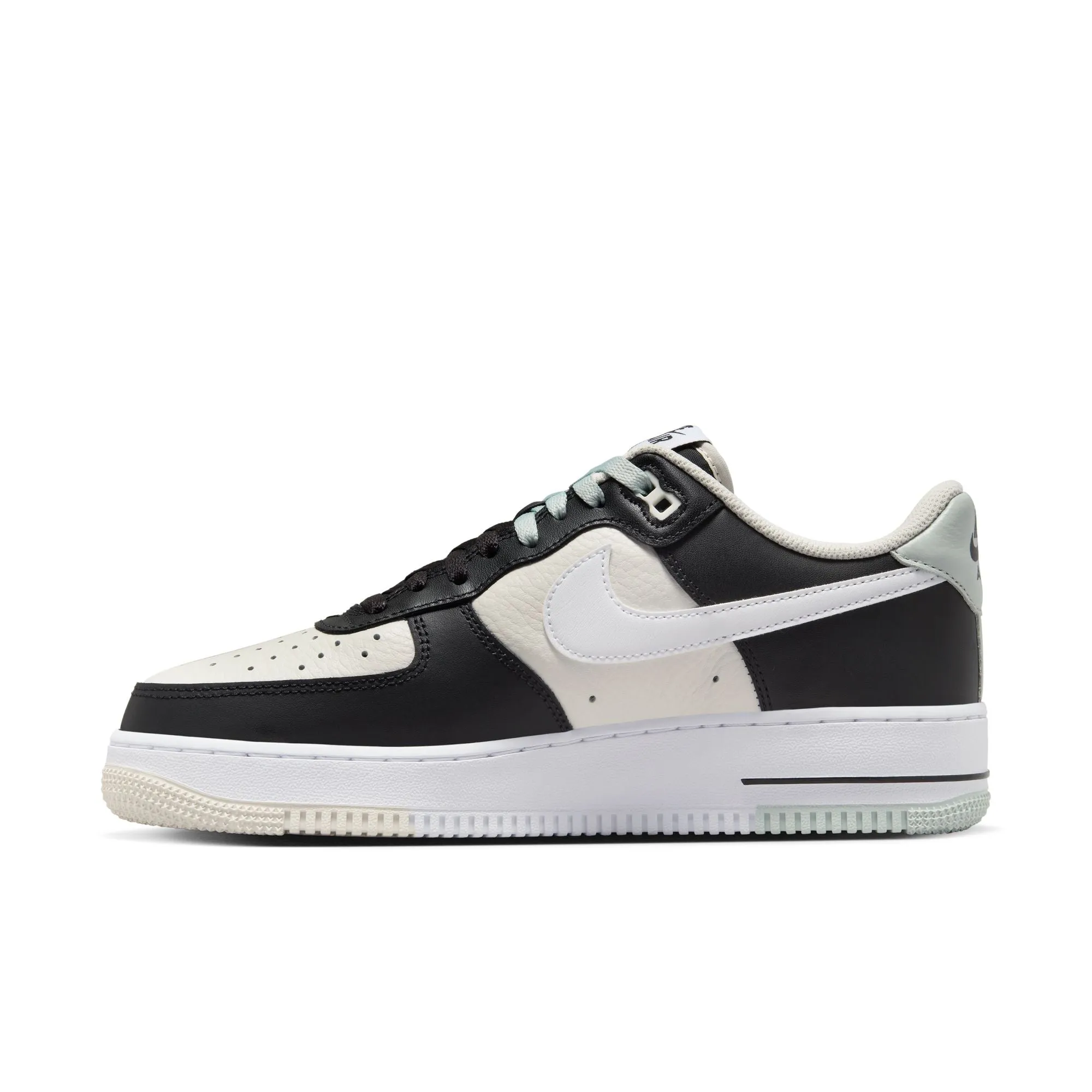 Nike Air Force 1 '07 LV8