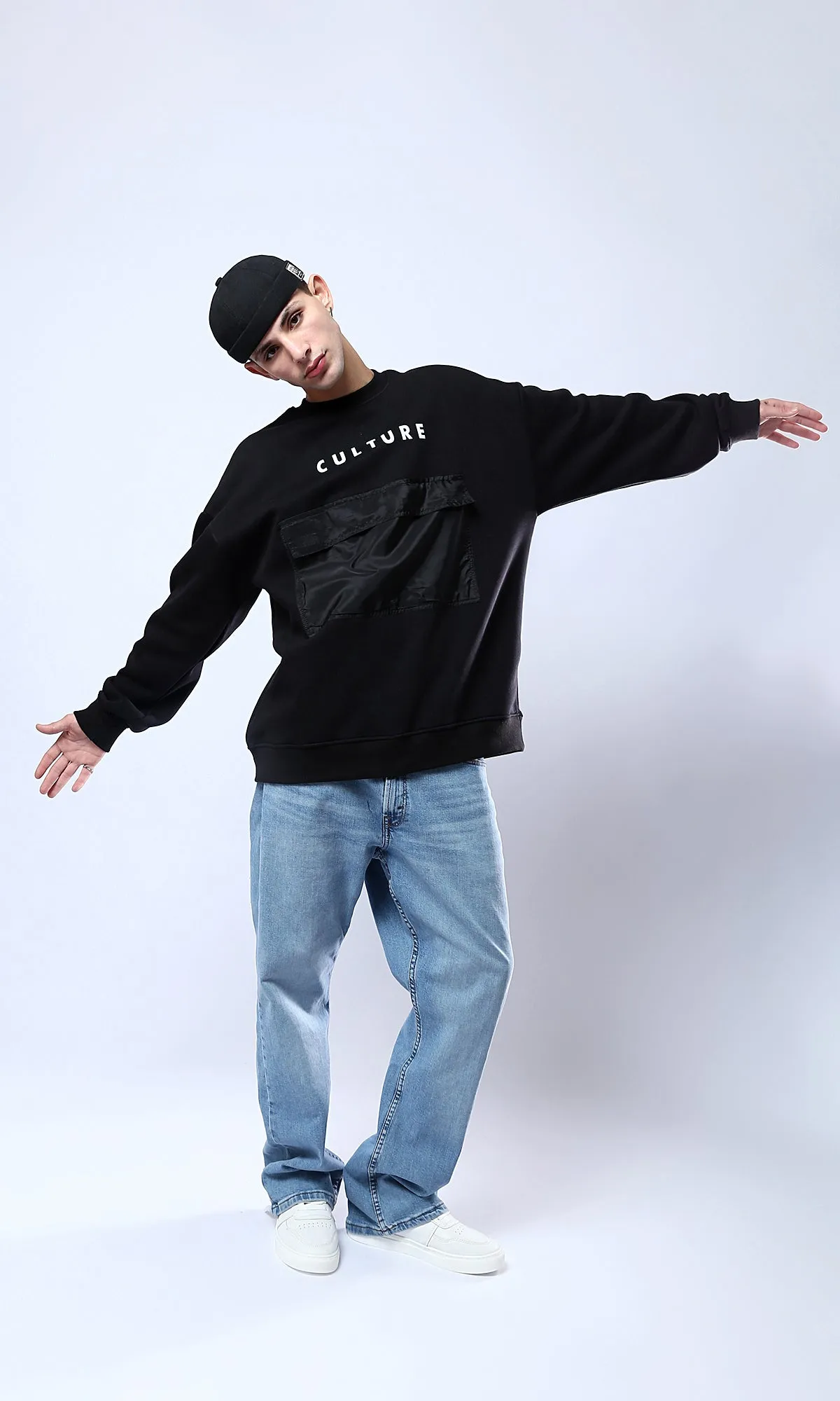 O175667 Black Round Neck Sweatshirt With Front Pocket