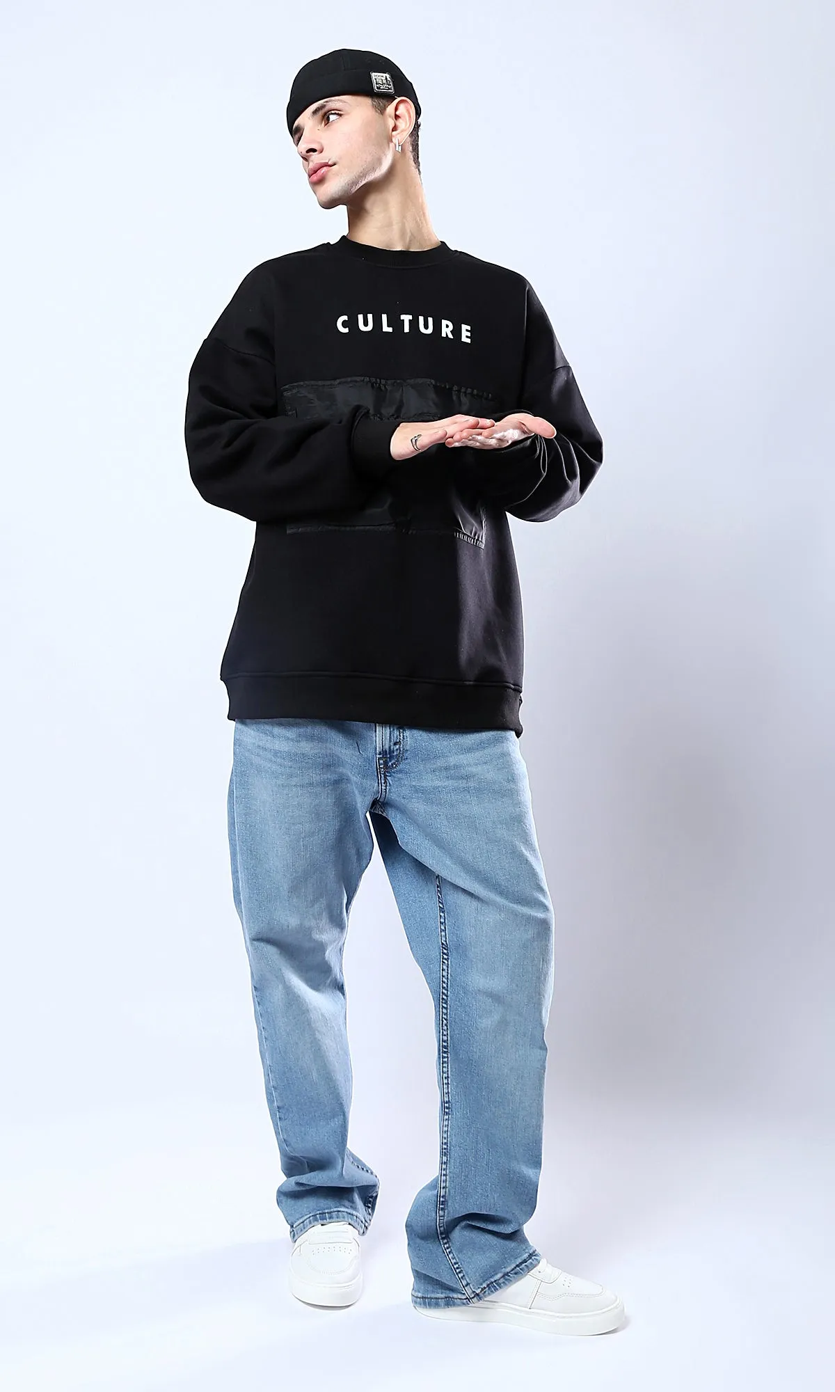 O175667 Black Round Neck Sweatshirt With Front Pocket