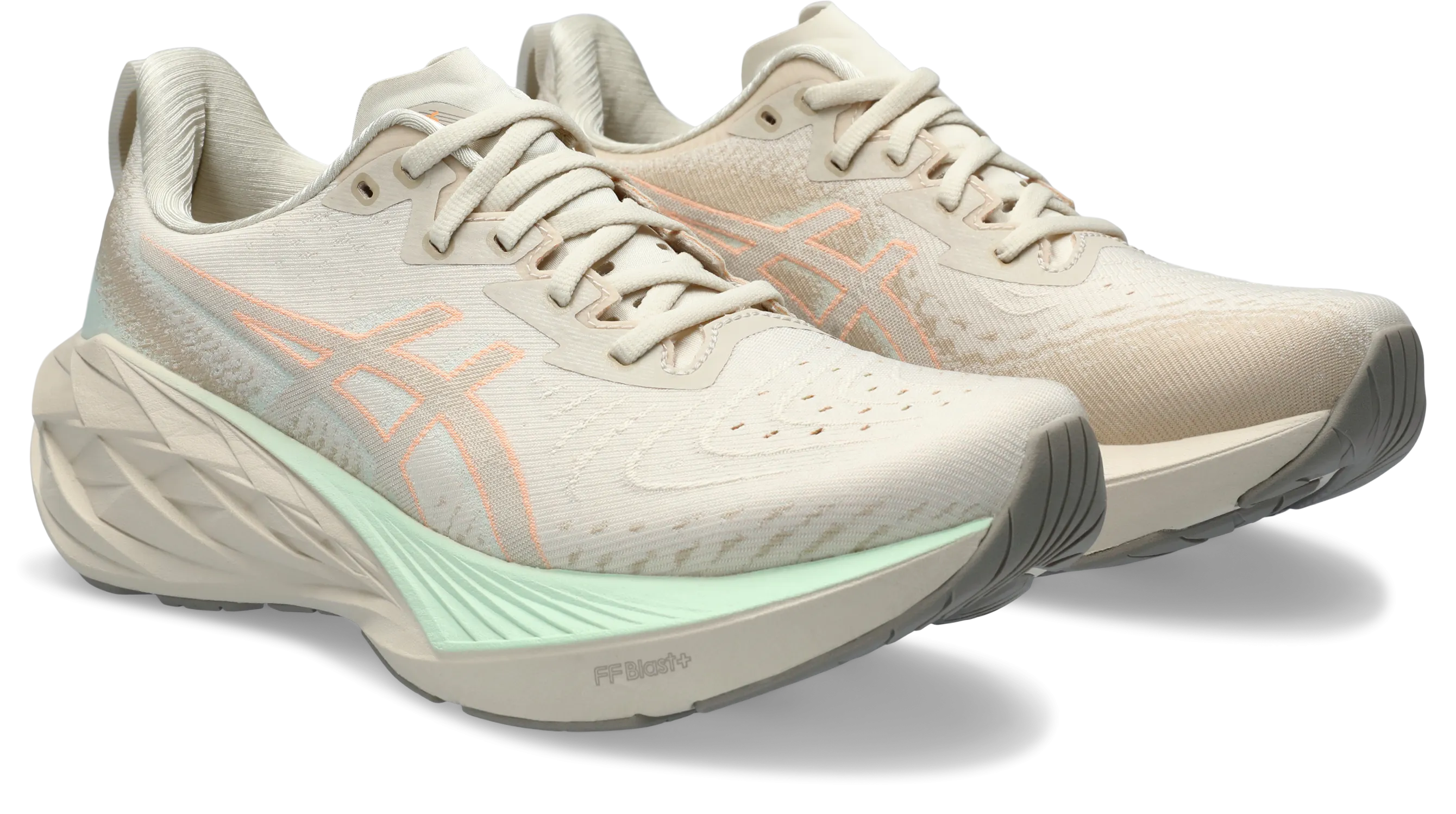 W Asics Novablast 4